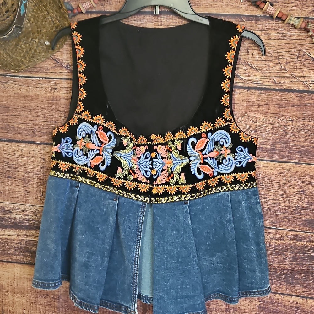 HANDMADE~UPCYCLED by ☆OKDco. VELVETEEN EMBROIDERED PARTY TOP!❤️SZ-MED